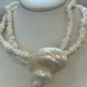 Mother of Pearl large Shell Necklace w Dbl strand Shell Neck pearl accent 18”